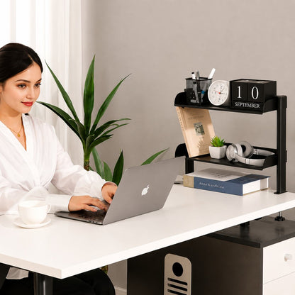 Bureau étagère Nivaro libérant la surface du bureau avec rangement vertical.