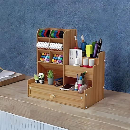 Organisateur de bureau Orlixan en bambou naturel, robuste et esthétique.