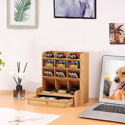 Organisateur de bureau avec compartiments variés pour stylos, marqueurs et petits objets.