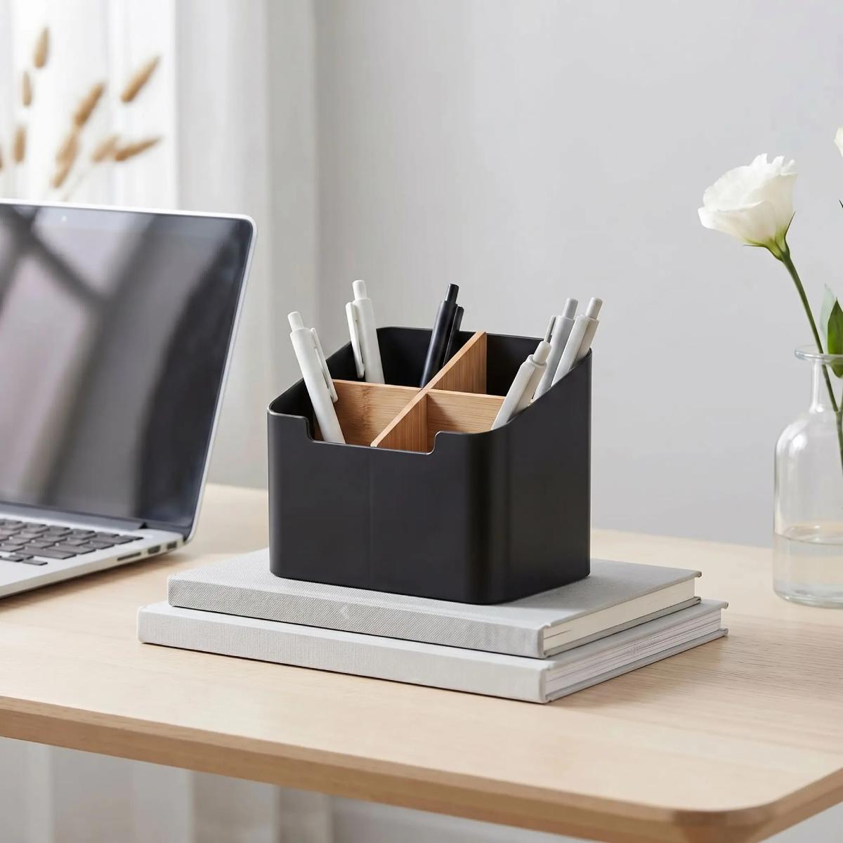 Organiseur de bureau Boxynet noir à quatre compartiments avec stylos