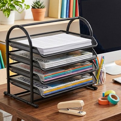 Organiseur de bureau Varnys en métal noir avec finition mate résistante.