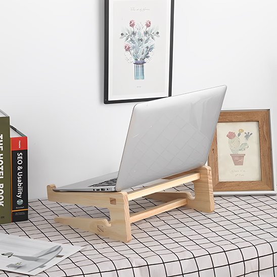 Support PC portable Woodlyx au design pliable pour rangement compact.